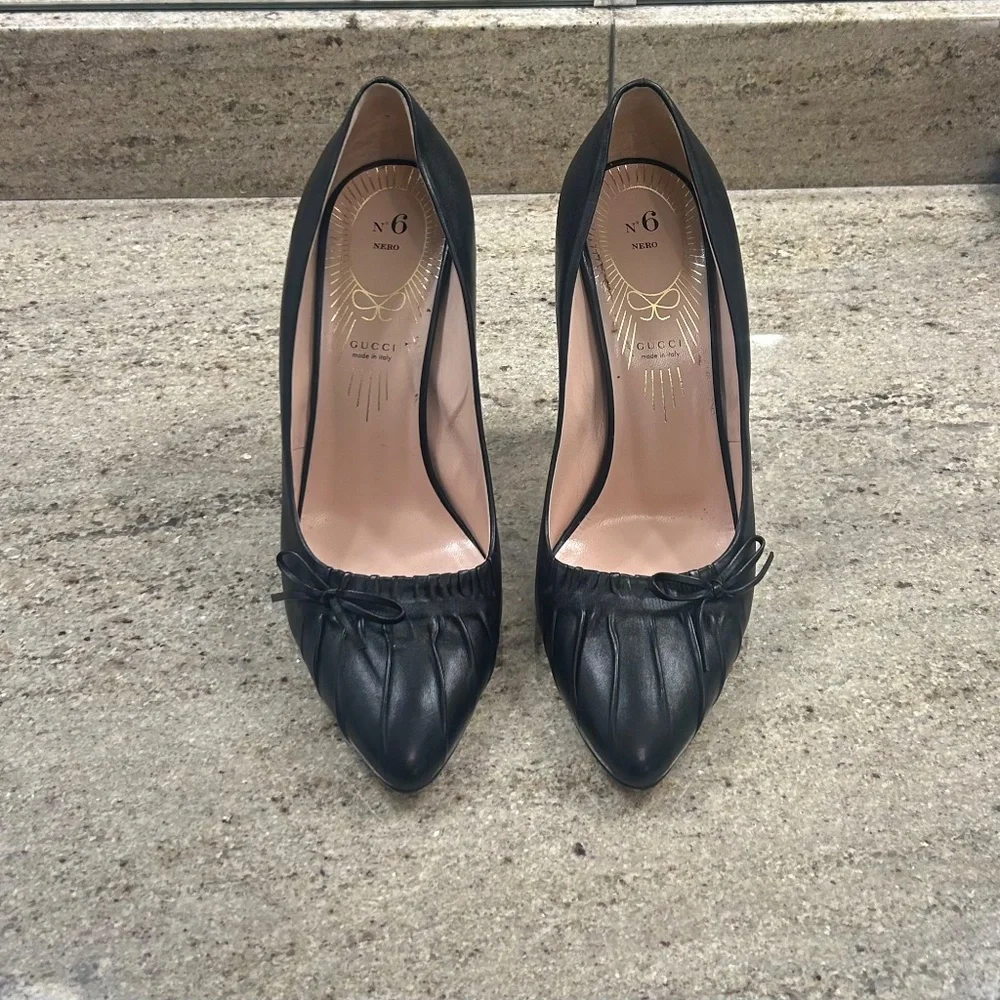 Authentic GUCCI Black Nappa Charlotte Bow Pumps - Picture 3 of 8